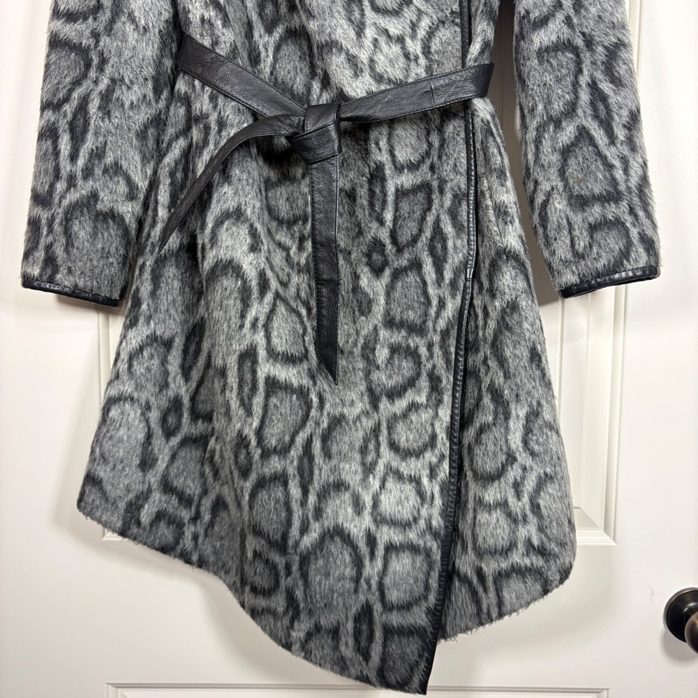 Diane Von Furstenberg Gray Leopard Faux Fur Coat Asymmetrical Shawl Collar L - Picture 4 of 16